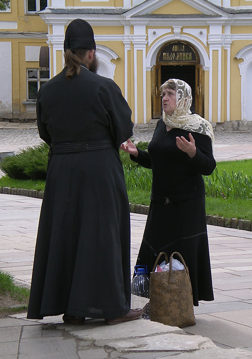 Монахиня со спины